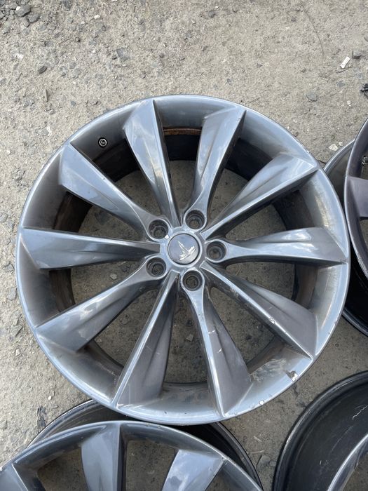 Диски r21 Tesla S одноширокі