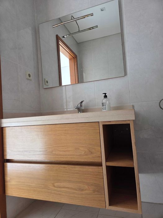 Móvel casa de banho com espelho
