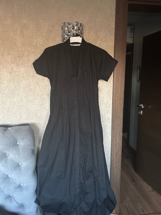 Czarna sukienka firmy Zara rozmiar S