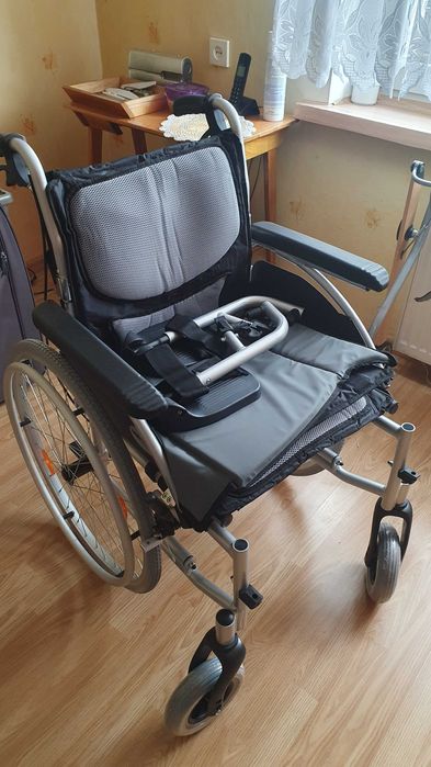 Wózek inwalidzki oraz chodzik
