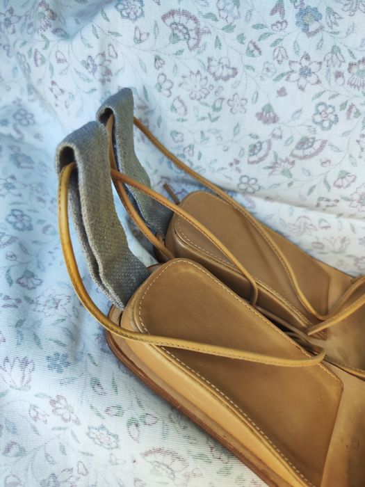 Armani beżowe sandałki wiązane rzymianki 38