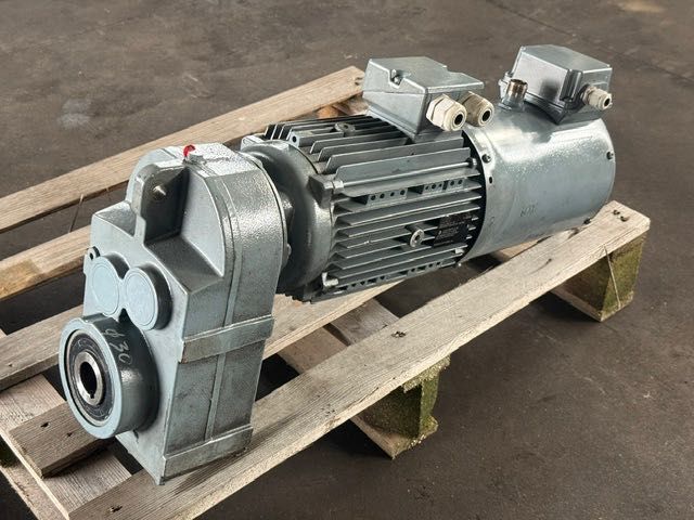 MOTOREDUKTOR do przenośnika taśmowego moc 2.2 kw