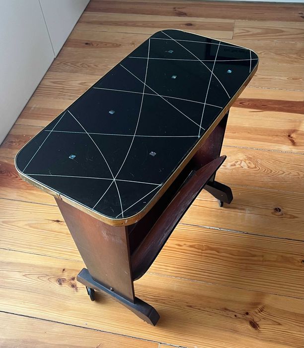 Revistero/ Mesa auxiliar vintage em madeira e vidro – anos 50/60