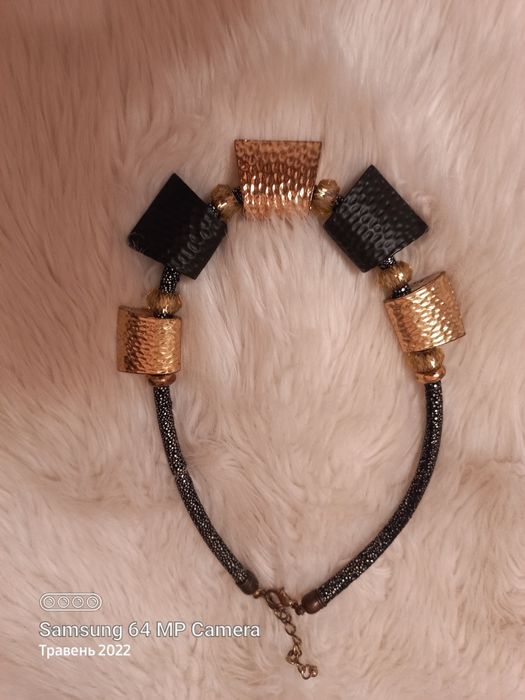 Колье , браслет , брошь.