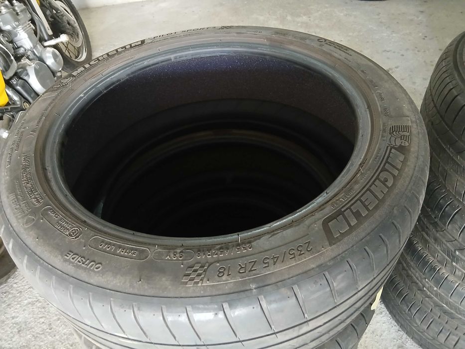 4 Pneus 235/45R18 Michelin Tesla