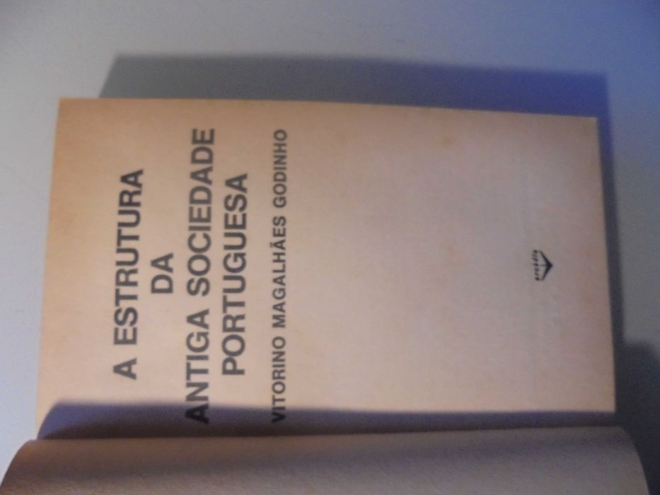 Godinho (Vitorino Magalhães);A Estrutura  Antiga Sociedade Portuguesa