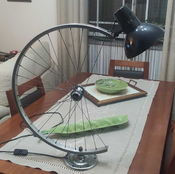 Candeeiro de inspiração ciclistica