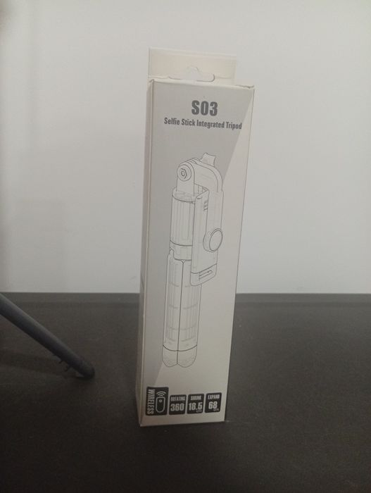 Selfie stick integrated tripod.  Preciso vender rápido.