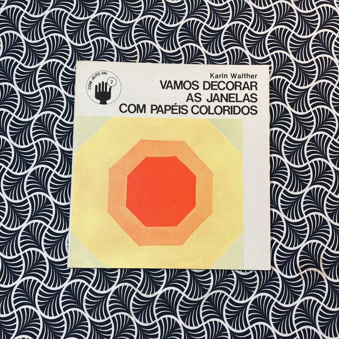 Vamos Decorar As Janelas Com Papéis Coloridos - Karin Walther