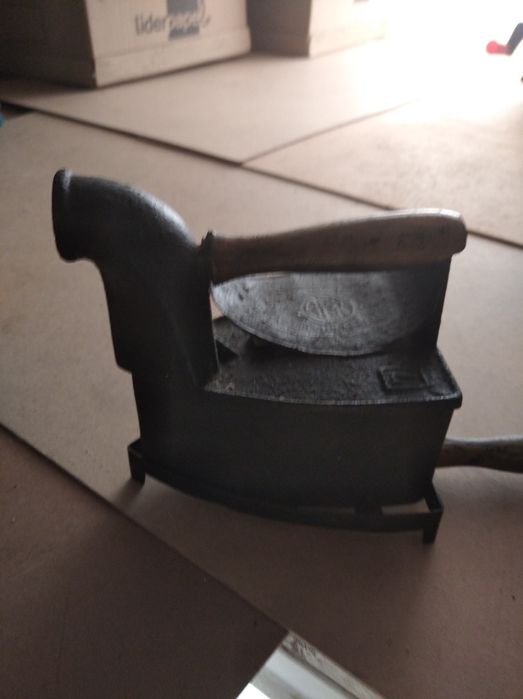 Ferro de engomar muito antigo