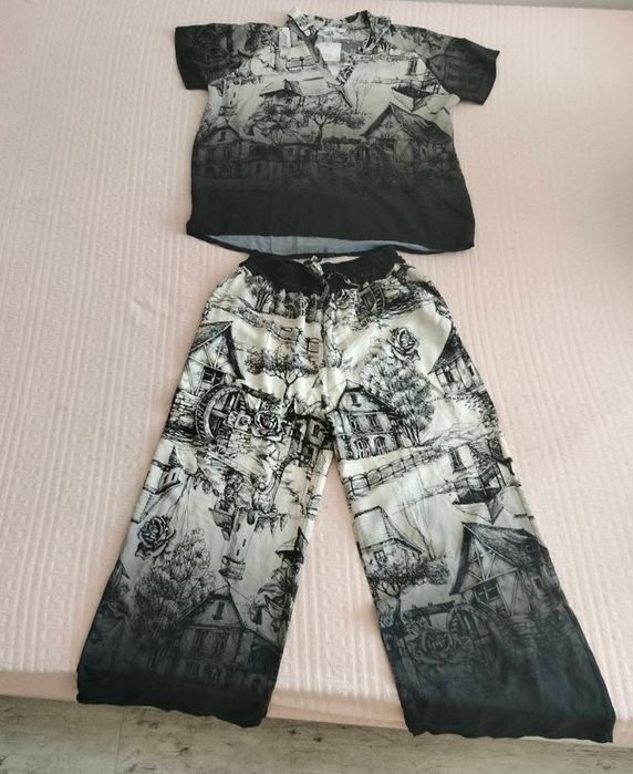 Жіночий легкий костюм