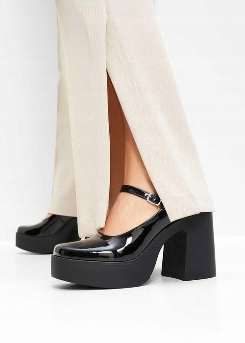 B.P.C czółenka na platformie czarne lakierowane z paseczkiem 41.
