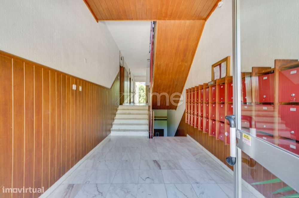 Apartamento T2 com Garagem para Arrendamento - Metro do Campo Grande