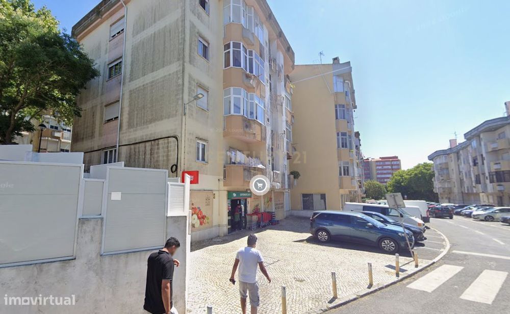 Apartamento T2 Totalmente Remodelado | 78 m² | Zona Central com boa Ac