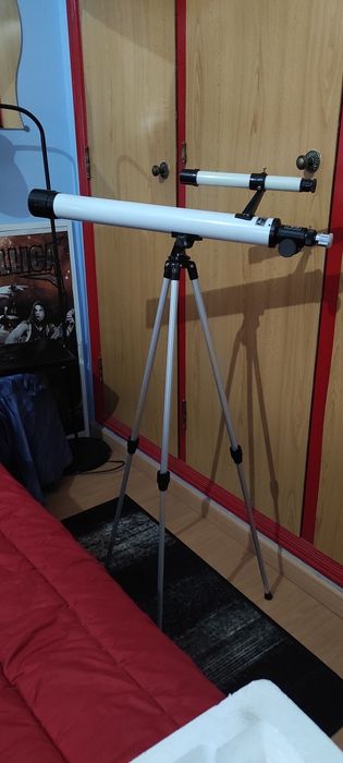 Telescópio terrestre estragado