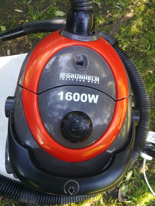 Продаю под ремонт пылесос " Grunhelm GVC8208 ", 1600 Вт