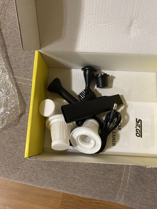 Автомобильный пылесос St.Go (аккумуляторный, 1200 мА, 100 Вт, 6 насадо