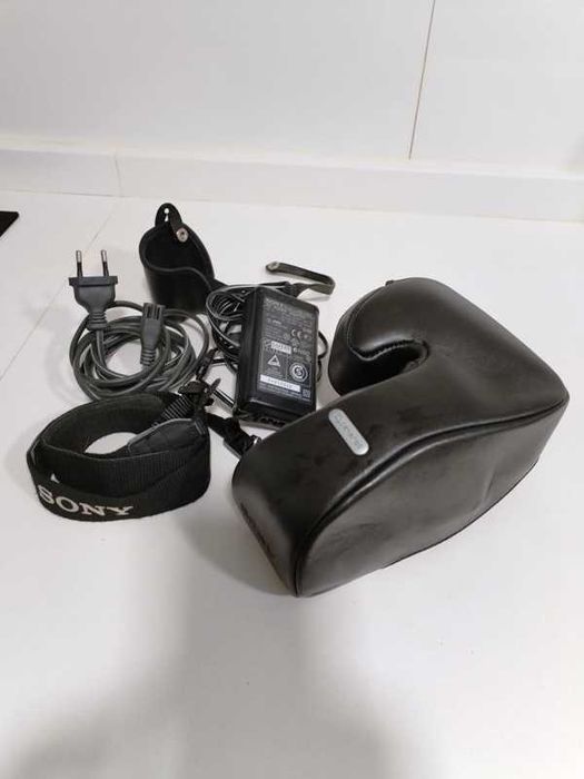 Vendo Sony Cibershot F828, para reparar ou peças.