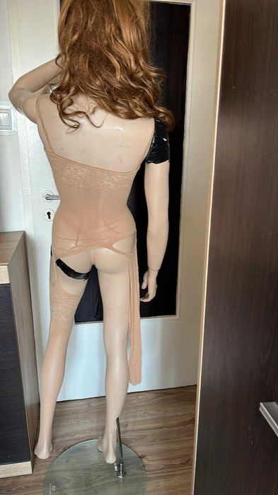 Nr 12 Body z pończochami, kabaretka.