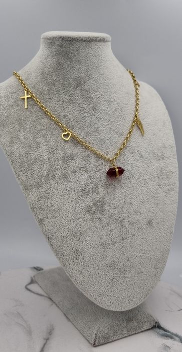 Naszyjnik z sercem krzyżykiem skrzydełkiem czerwonym kamieniem Blueber