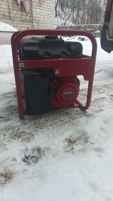 Продам генератор 5.5 кВт Оригинал Хонда .