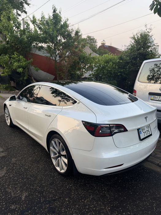 Продам tesla model 3 long range 2020 года