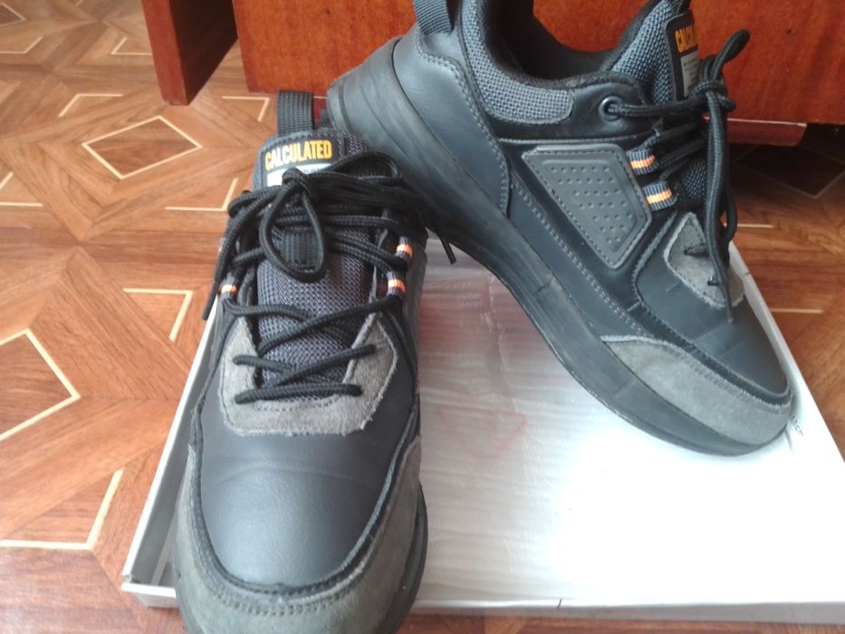 Кроссівки, сірого кольору