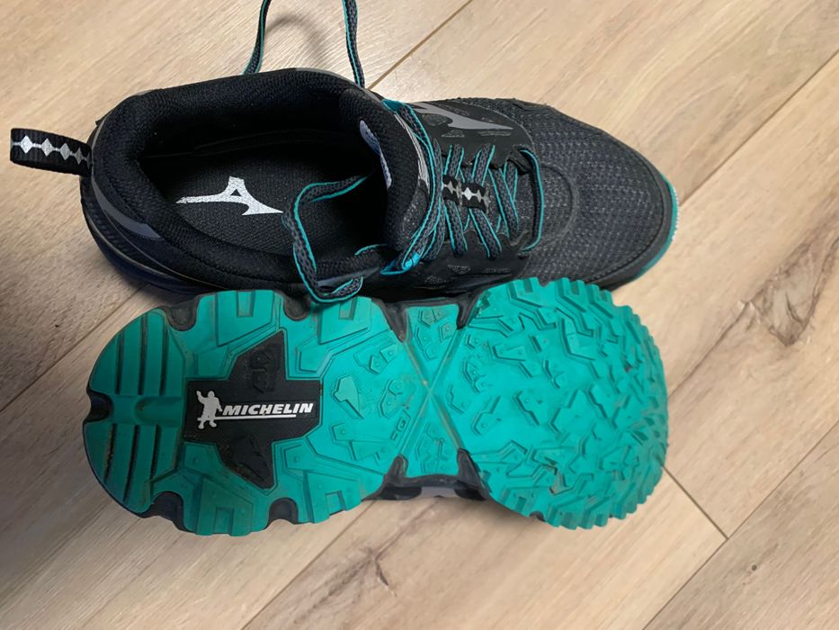 Кросівки Mizuno унісекс , 39 розміру
