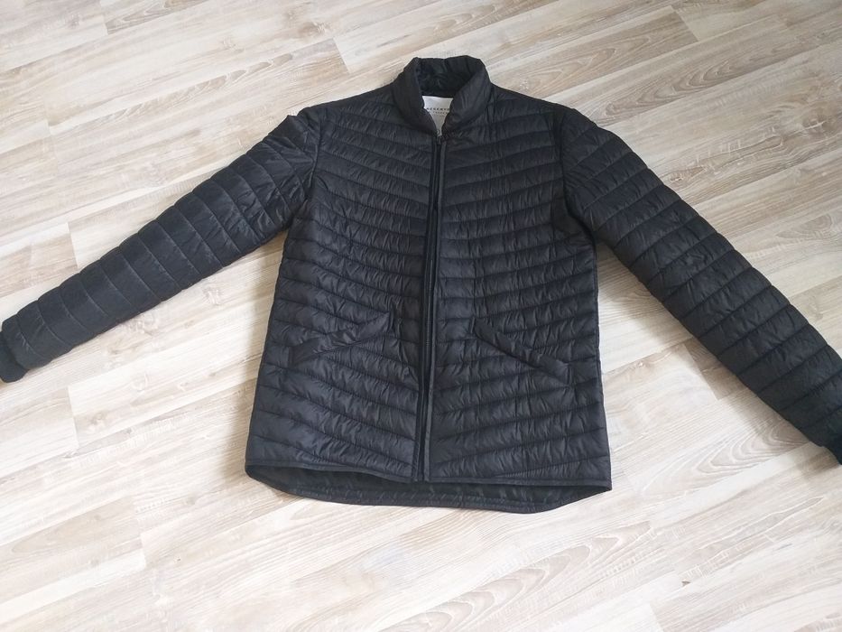 Nowa czarna pikowana   kurtka  Reserved  sezon wiosna-jesień