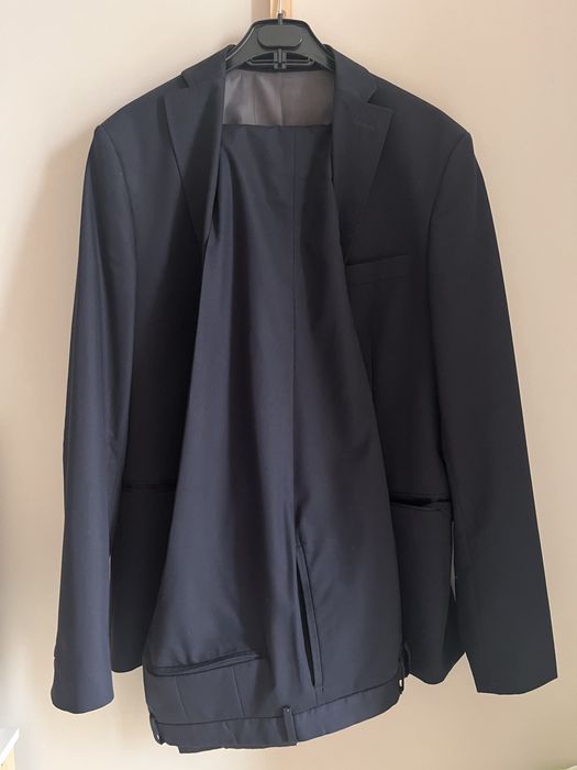 Granatowy klasyczny garnitur męski Zara