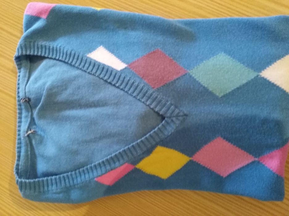 Calças azuis napa/tipo pele e Pullover com losangos e pullover azul
