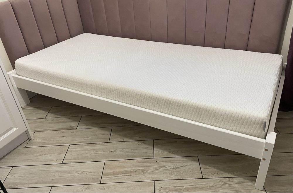 Łóżko drewniane materac JYSK wellpur 90x200