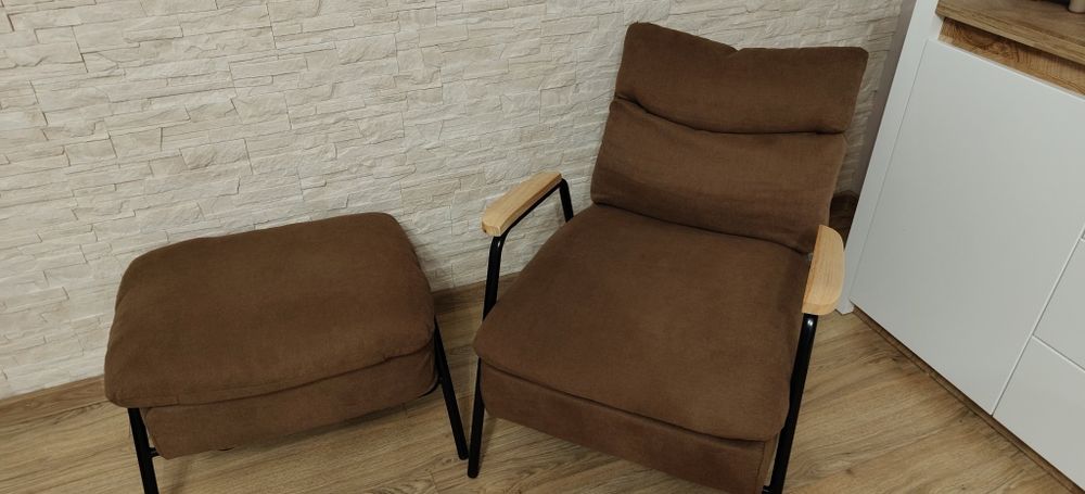 Fotel z podnóżkiem