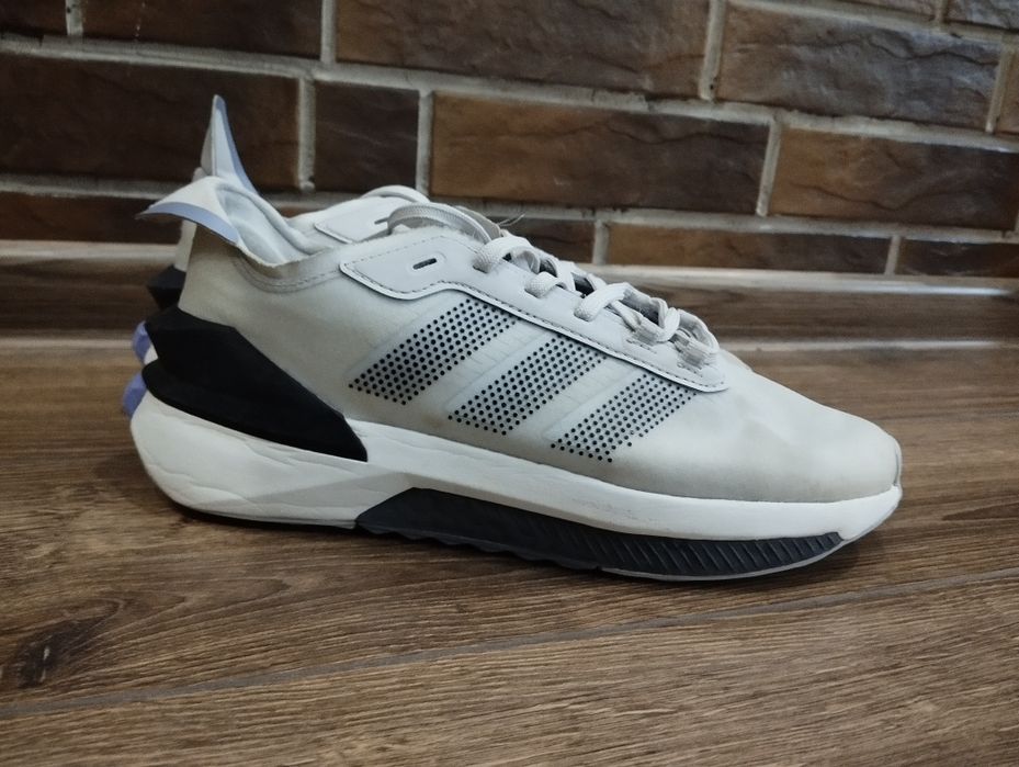 Мужские кроссовки adidas Avryn 41.5 размер