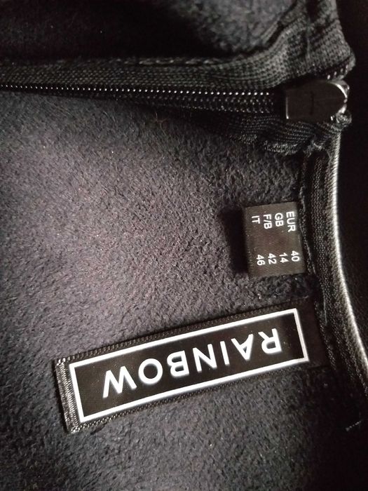 Платье из искусственной кожи