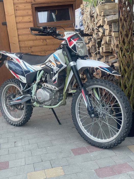 BSE 250 J3D 250 см³ 21 к.с. 172FMM — 4000 км, 1 власник, без вкладень