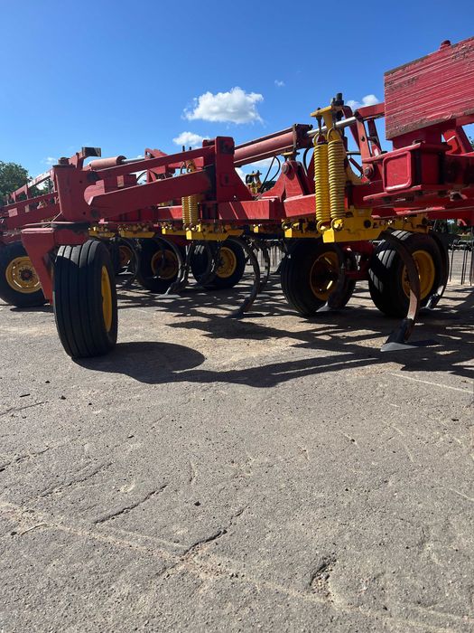 Культиватор суцільного обробітку Bourgault 8810-35 (18 м)