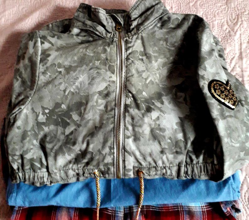 kurtka dziewczęca parka khaki w nadruki róż H&M r. 116