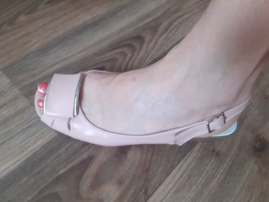 Продам босоножки