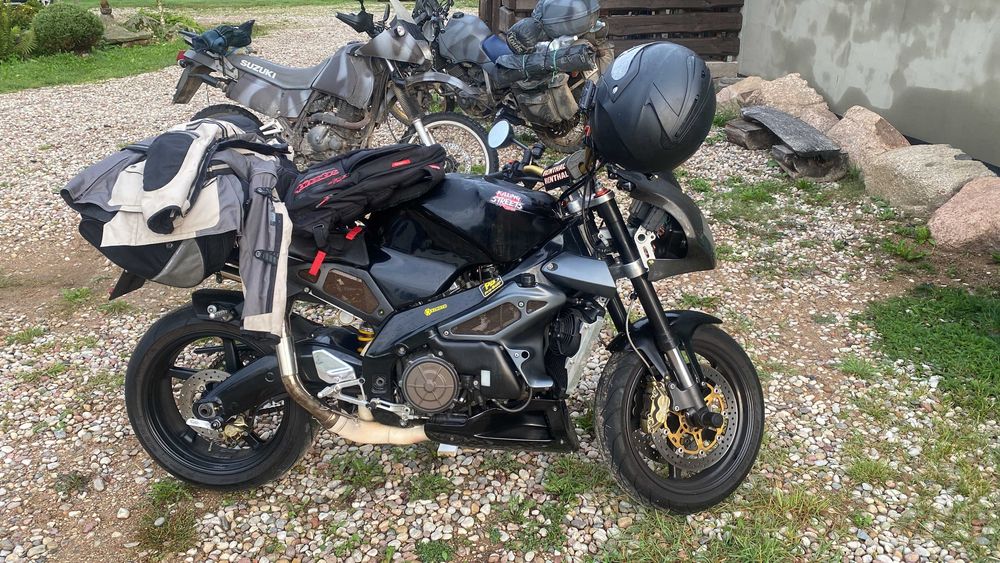 Aprilia RSV 1000 Tuono R