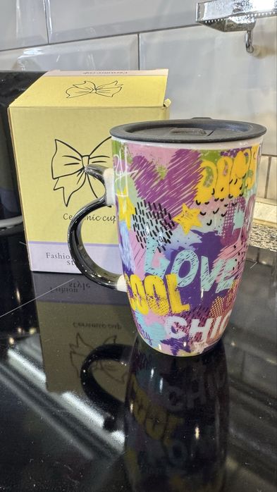 Чашка кружка с крышкой.