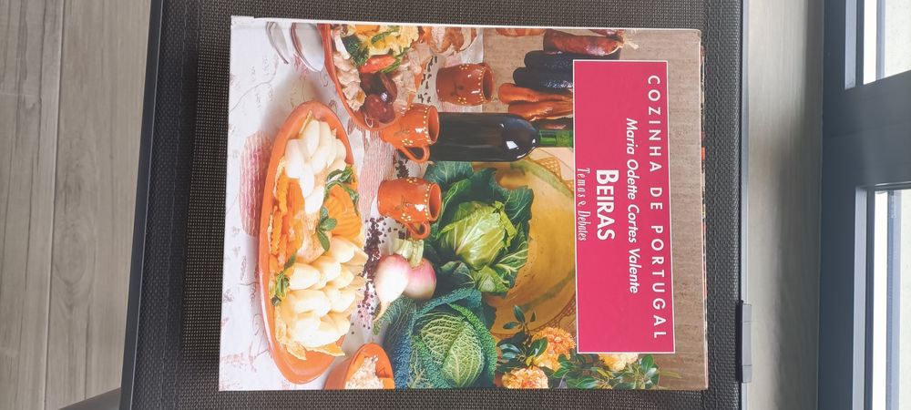 Seis volumes de cozinha de Portugal de Odette Valente