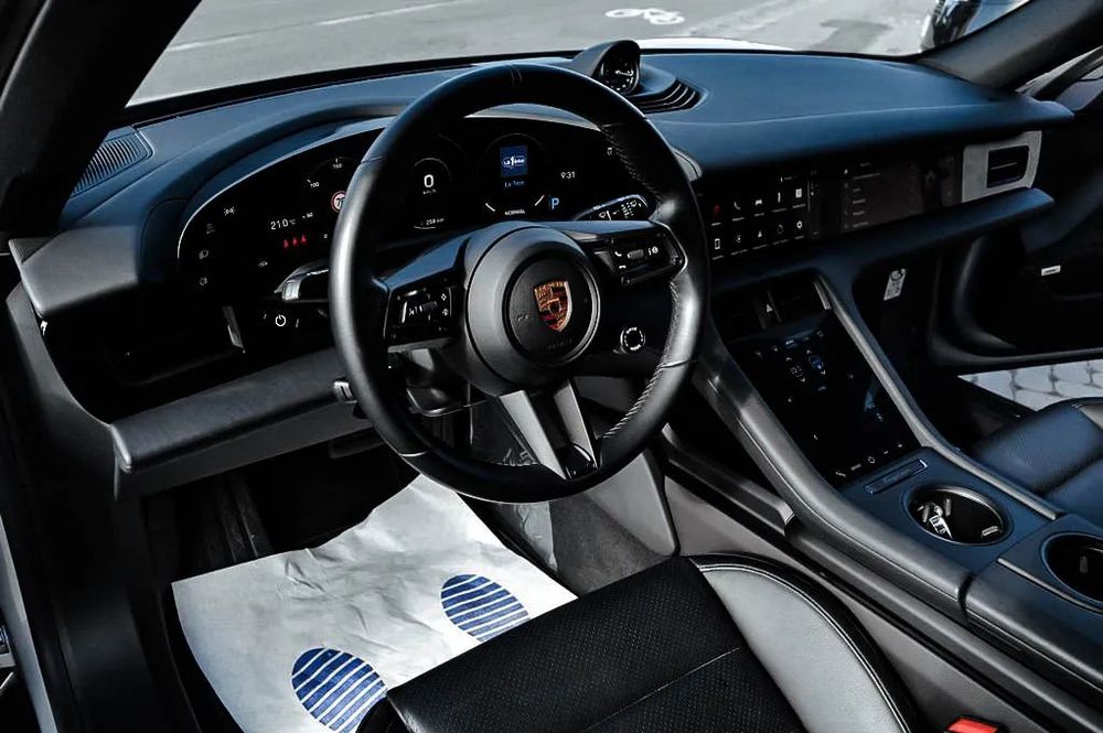 Porsche Taycan Cross Turismo 4
