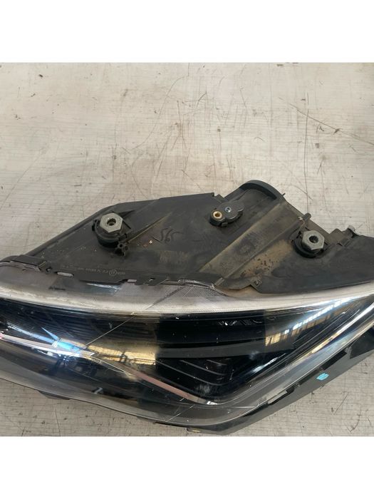 Ótica / farol esquerda SEAT Leon (5F1)
