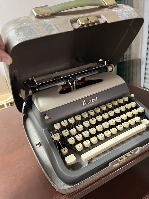 Typewriter64730293154307121