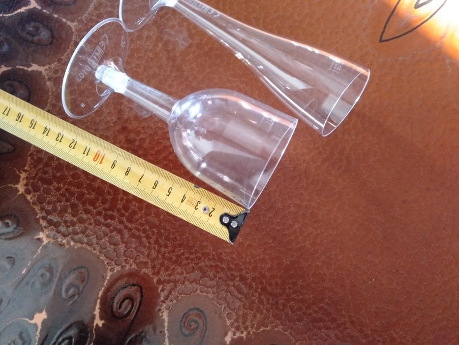 Kieliszki do szampana plastikowe.