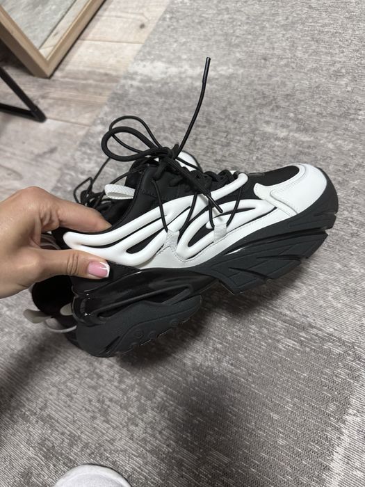 Кросівки тренд сезону lONZA