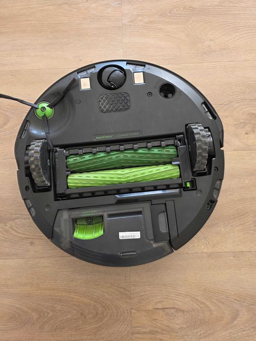 iRobot Roomba j7+ Aspirador Robot Base Auto-Esvaziamento - Bom Estado