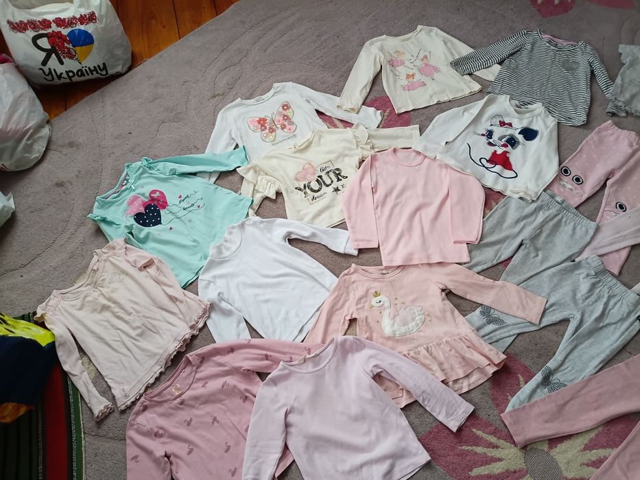 Лосінита кофточки  на весну на дівчинку2-3 роки