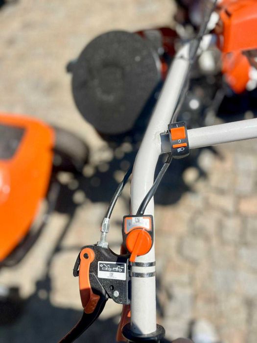 Motoenxada a gasolina STIHL MH 700 - Usada